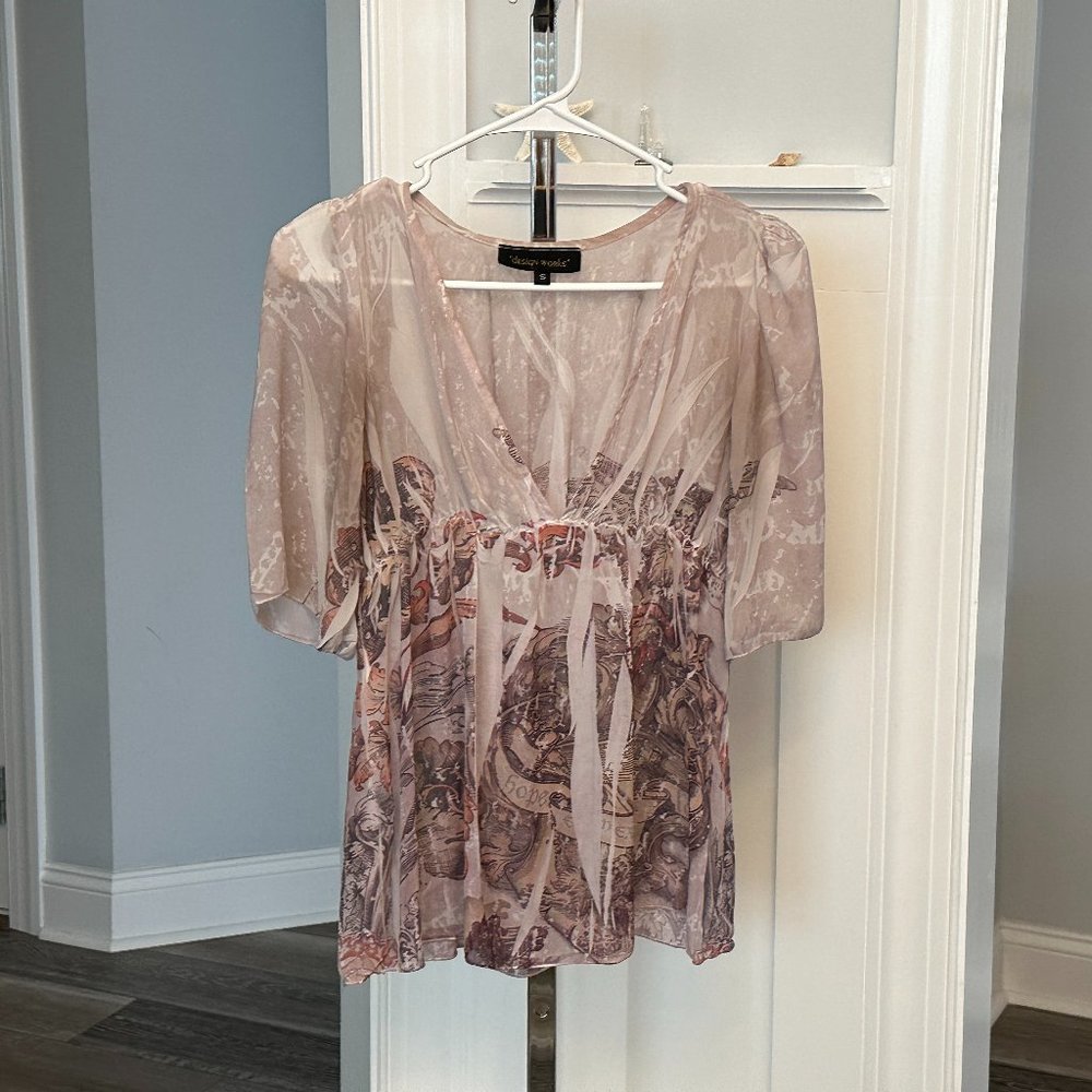 Design Works Sz S Adorable Sheer Blouse w Victorian Style Interrupted Print
